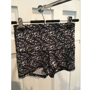 Lululemon boogie short in sequin print